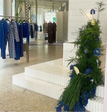 Green floral fashioninstallation