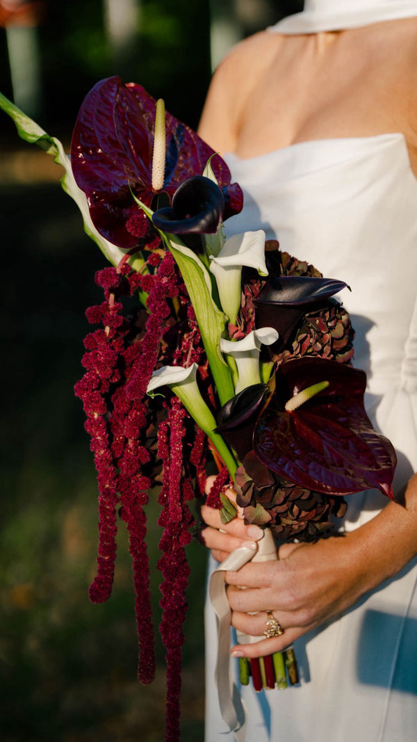 Autumm bouquet, dark bouquet, sculpturel wedding bouquet with anturiums, calla, amaranthus, white callas, dark callas. 